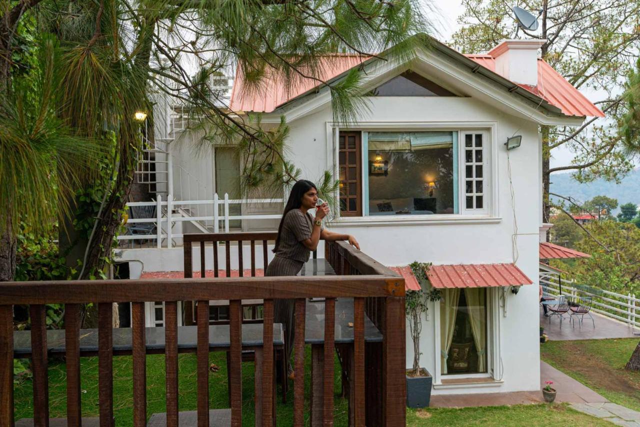 Stayvista At Bellevue With Outdoor Jacuzzi Kasauli Exteriör bild