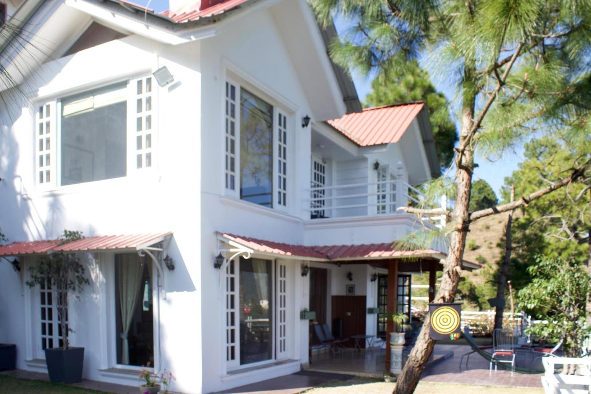 Stayvista At Bellevue With Outdoor Jacuzzi Kasauli Exteriör bild