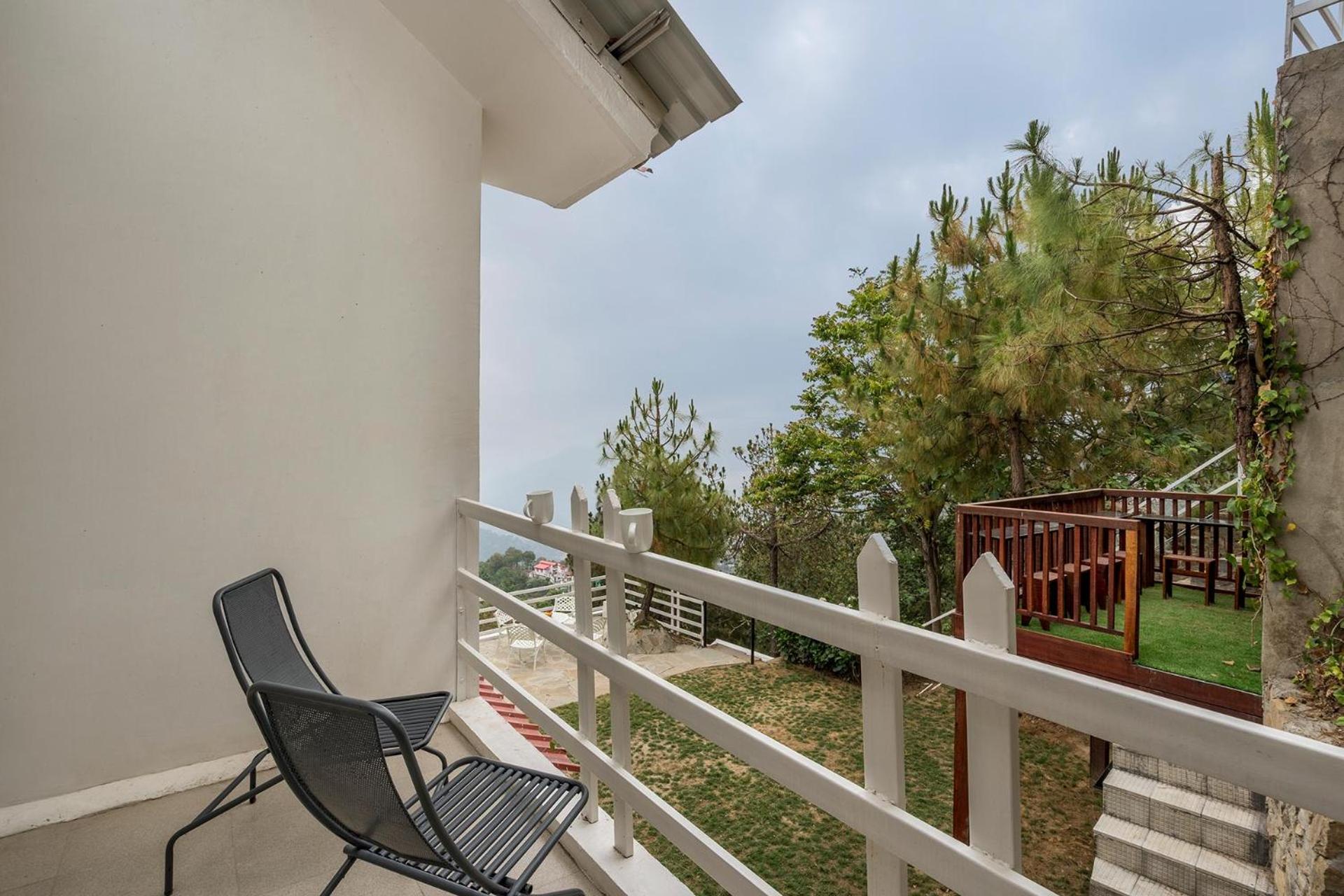 Stayvista At Bellevue With Outdoor Jacuzzi Kasauli Exteriör bild