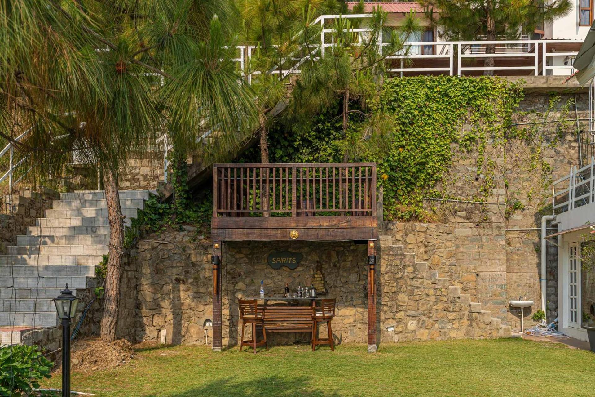 Stayvista At Bellevue With Outdoor Jacuzzi Kasauli Exteriör bild